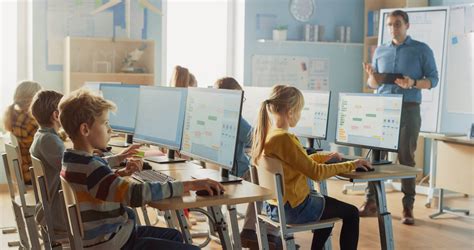 How to Use Technology to Stay Organized in School